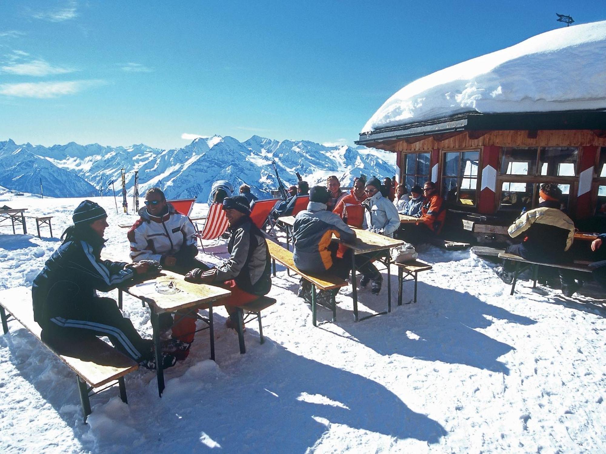 Spacious Holiday Flat Close To The Ski Area Uderns Exterior photo
