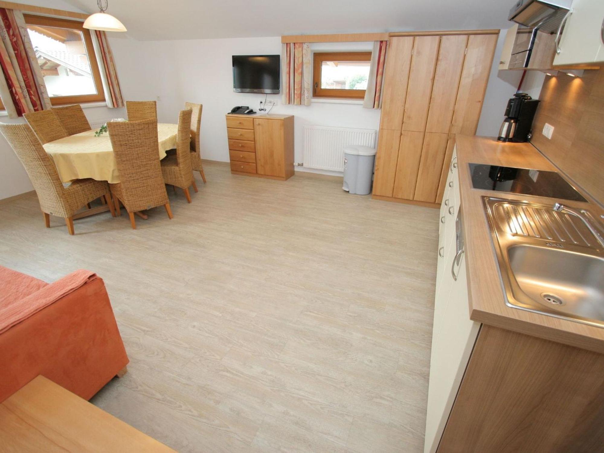 Spacious Holiday Flat Close To The Ski Area Uderns Exterior photo